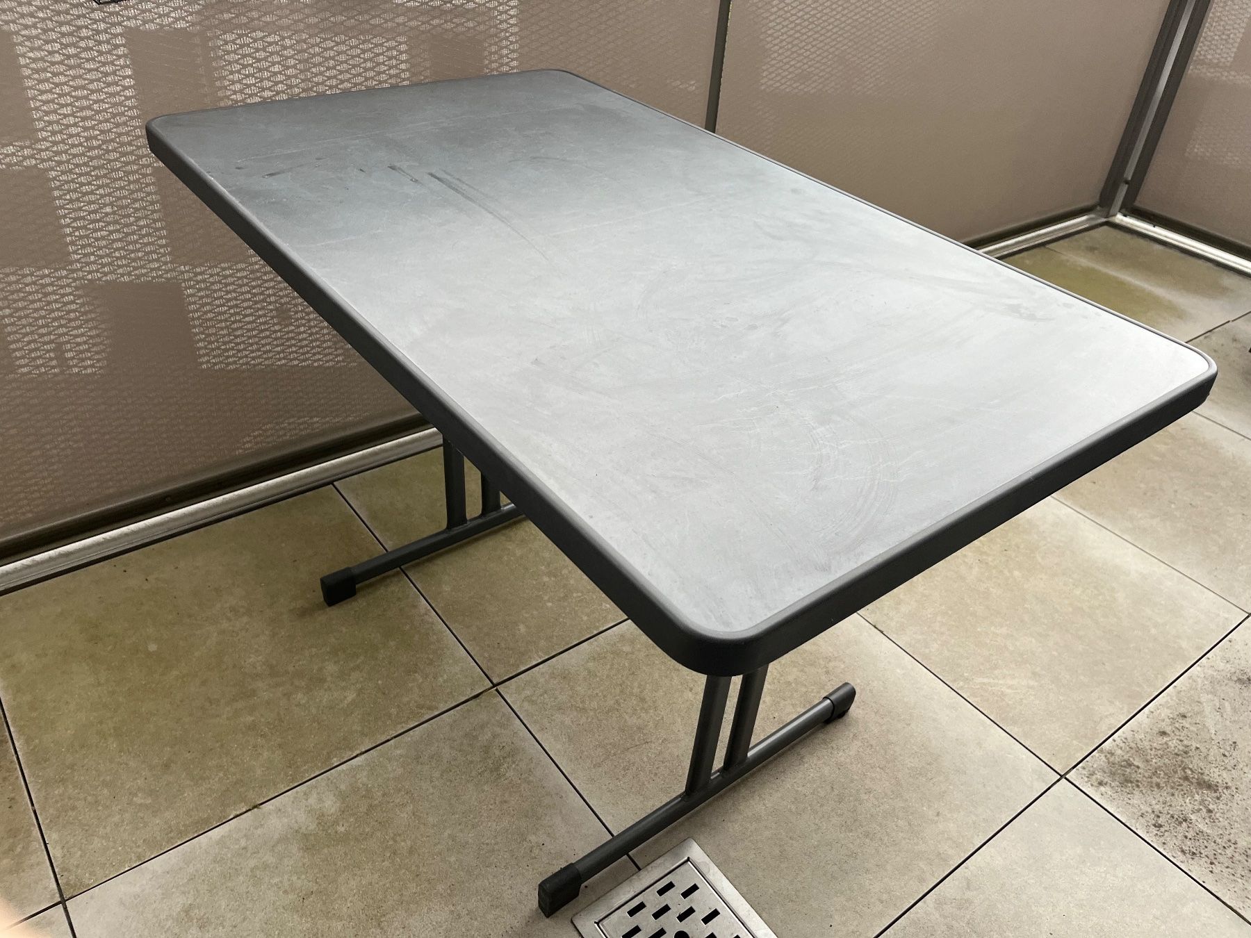 Tische: Garten-/Balkontisch (klappbar) – Gebraucht aus Wetzikon ZH von bit_c69m 1