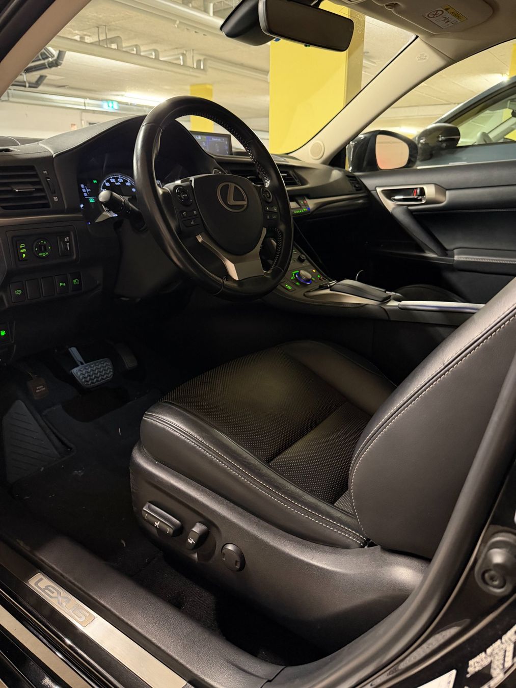 Lexus Automobili: LEXUS CT 200h 1.8 excellence CVT – Usato da Unterengstringen venduto da can_r7xf 4