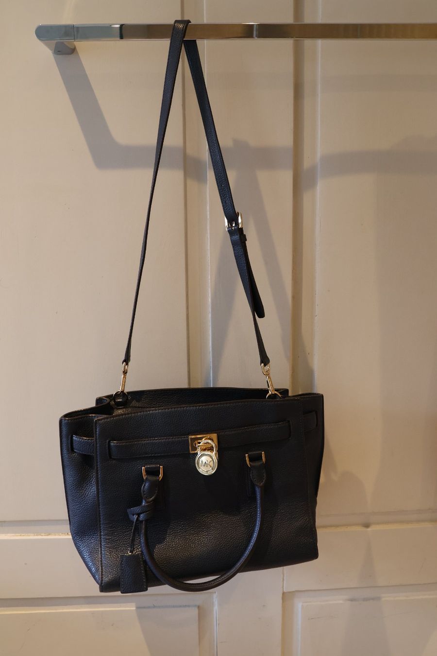 Michael Kors Sacs femmes: Michael Kors Ledertasche dunkelbau – D'occasion à Winterthur par jul_v9wx 4