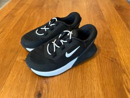 Nike Turnschuhe Gr. 25 Neu