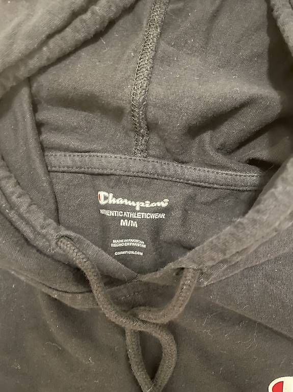 Pulls & Sweat-shirts: Champion Pullover (dünn) – D'occasion à Luzern par 99v_5cmr 2