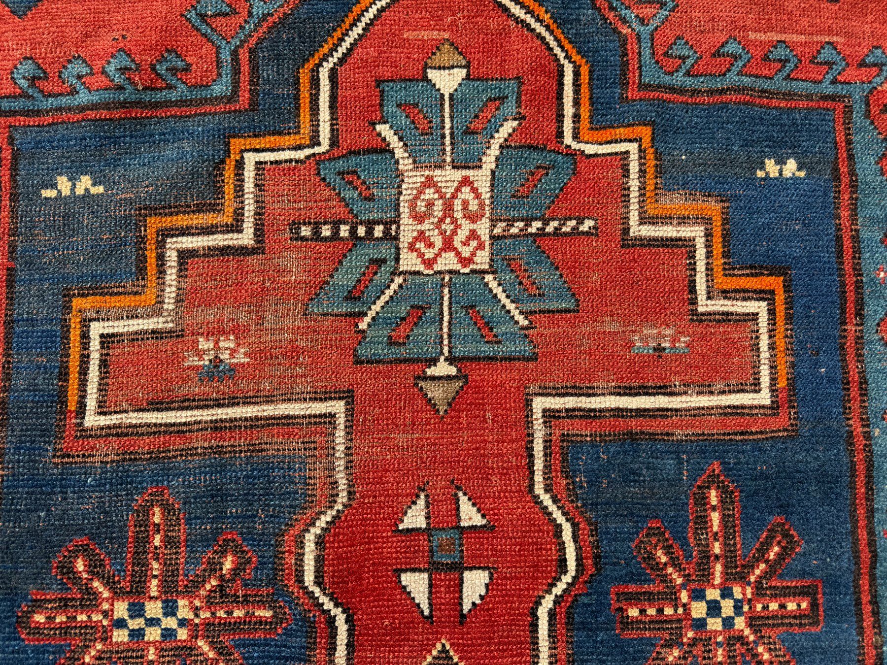 Teppiche: Kasak mit archaischem Design Teppich 236x140cm sauber – Gebraucht aus Vacallo von cri_229f 5
