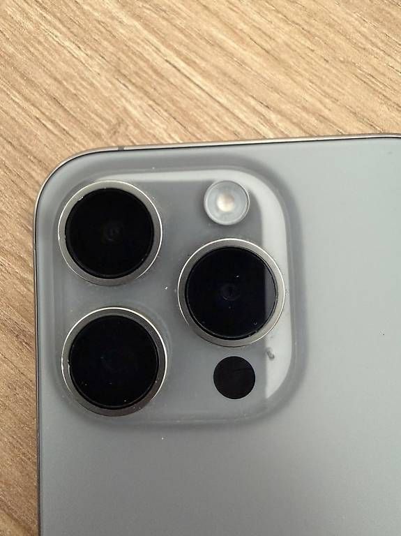 Apple Telefoni cellulari / Smartphones: Iphone 15 Pro 256 GB – Usato da Brittnau venduto da jen_dv9n 1