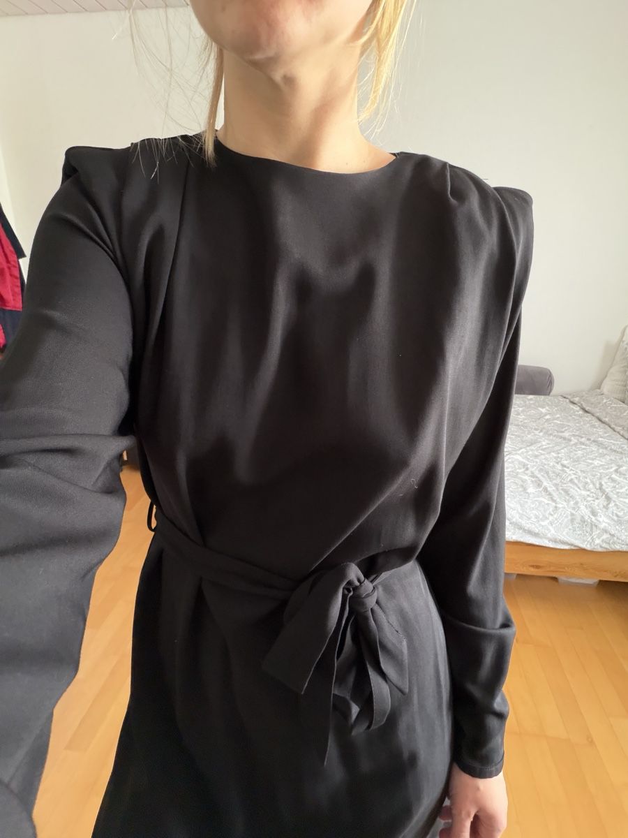 Mango Vestiti: Black long sleeve dress Mango – Usato da Zürich venduto da Abu95 2