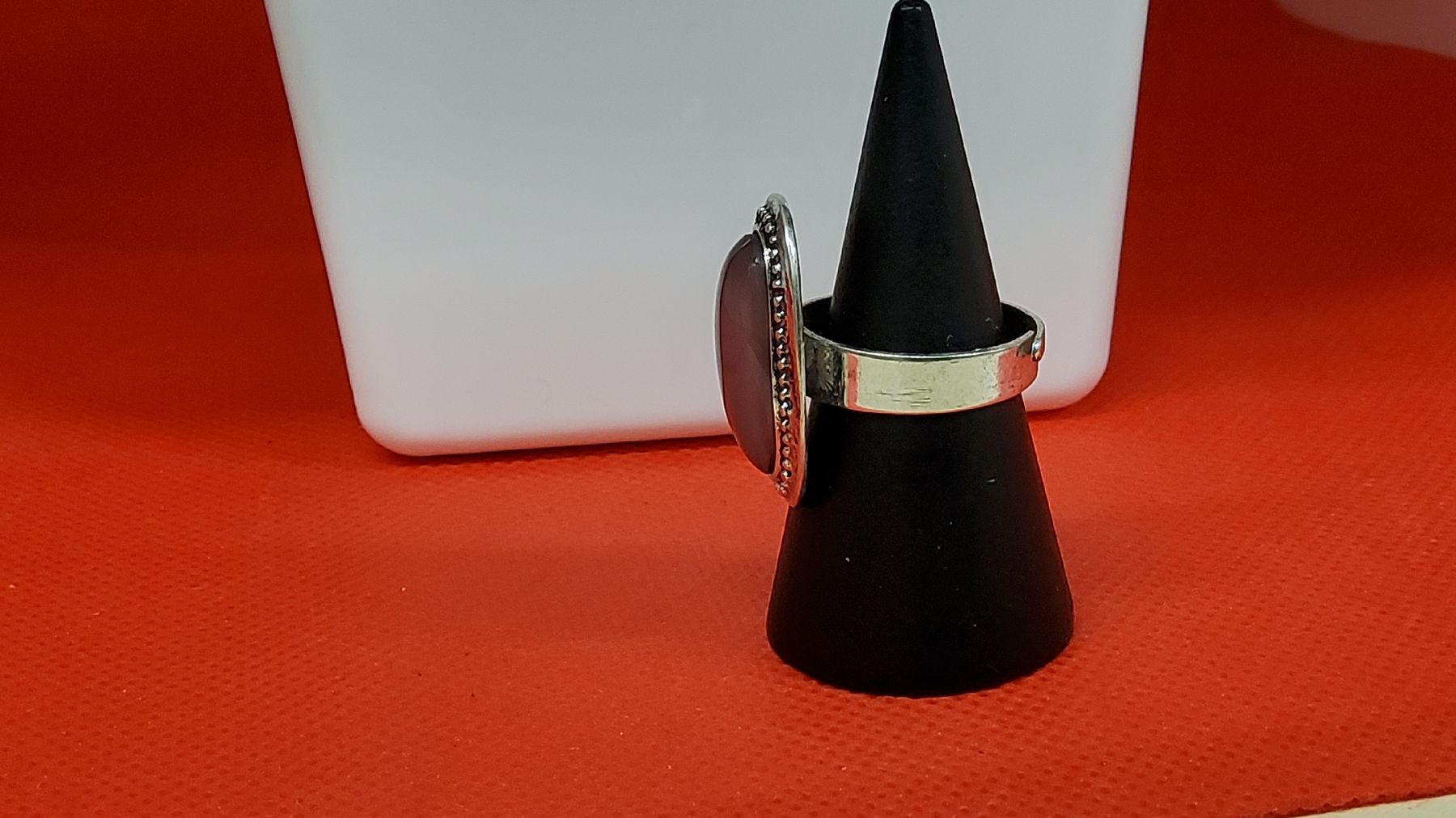 Anelli: Modischer Ring mit Stein, Silberoptik, Grösse verstellbar – Nuovo (secondo la descrizione) da Herisau venduto da Nluanalucas 1