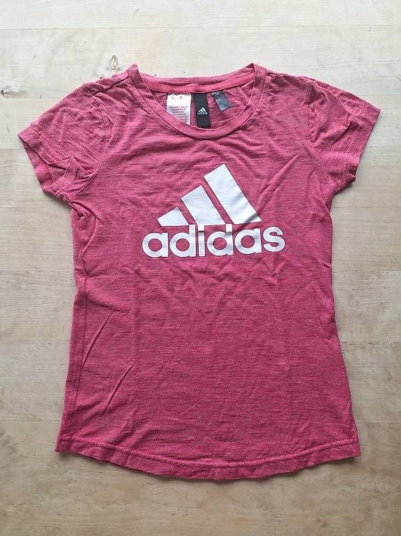 Blusen, T-Shirts & Tops: Sportshirt Adidas Gr.152 – Gebraucht aus Seewis-Dorf von GAGAGAGSGAGA