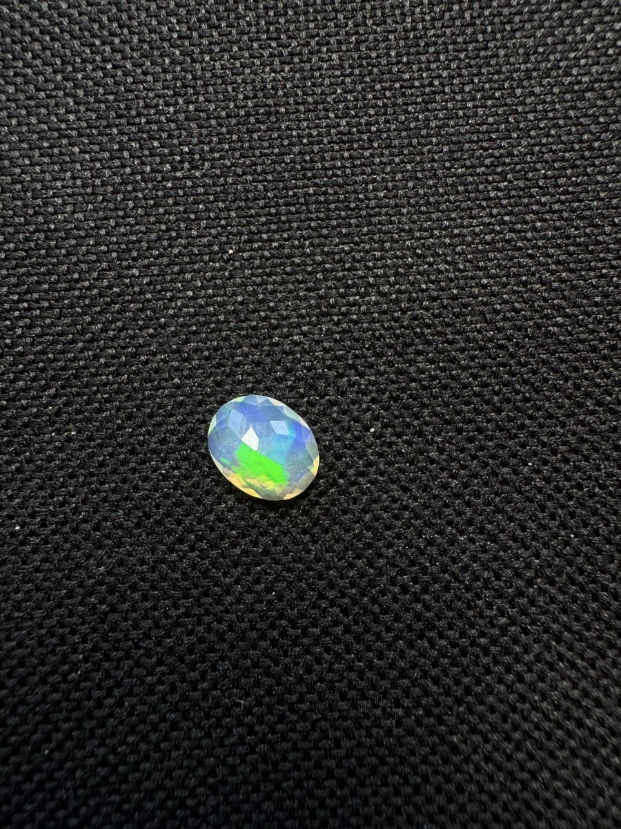 Pietre preziose: Äthiopischer Opal 1.35 ct – Nuovo e nell'imballaggio originale da Wängi venduto da Horus90