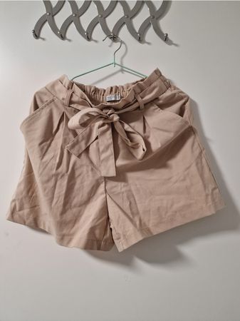 Beige Shorts with belt - Size M