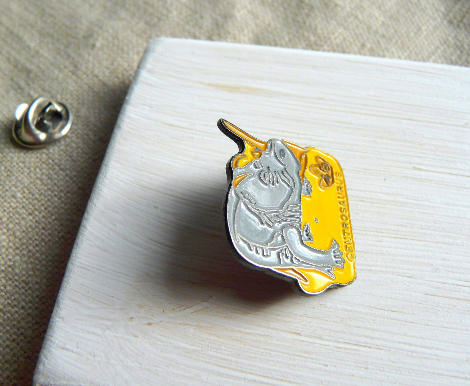 Placchette & Badge: • Centrosaurus Reptil Saurier Versand möglich      Pin A1.57 – Usato da Pully venduto da websurfer1 2