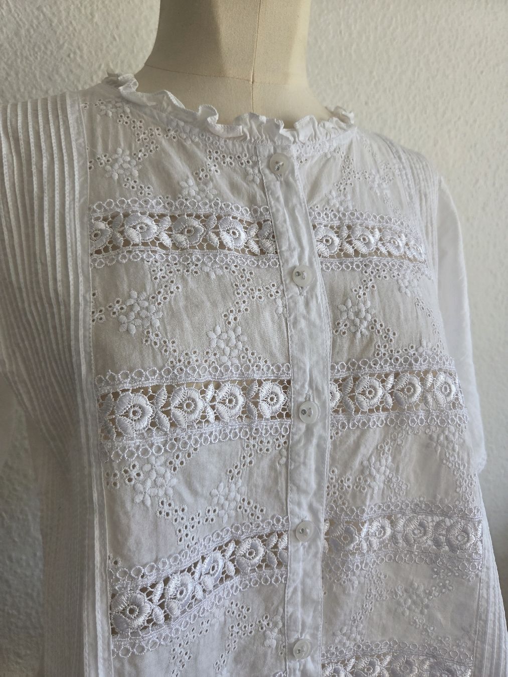 Blusen: Romantische Sommerbluse, weiss mit Spitze, Grösse S – Neu (gemäss Beschreibung) aus Kreuzlingen von MeinKleinesAtelier 1