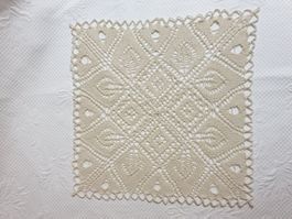 Spitzendeckchen gestrickt Deckeli 28 x 28 cm Hellbeige