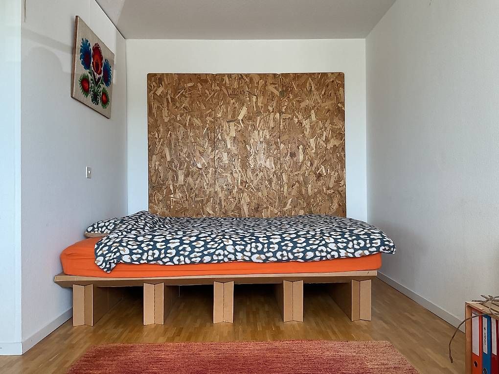 Letti: Kartonbett // Lit en carton // Cardboard Bed – Usato da Cologny venduto da els_tvj8 4