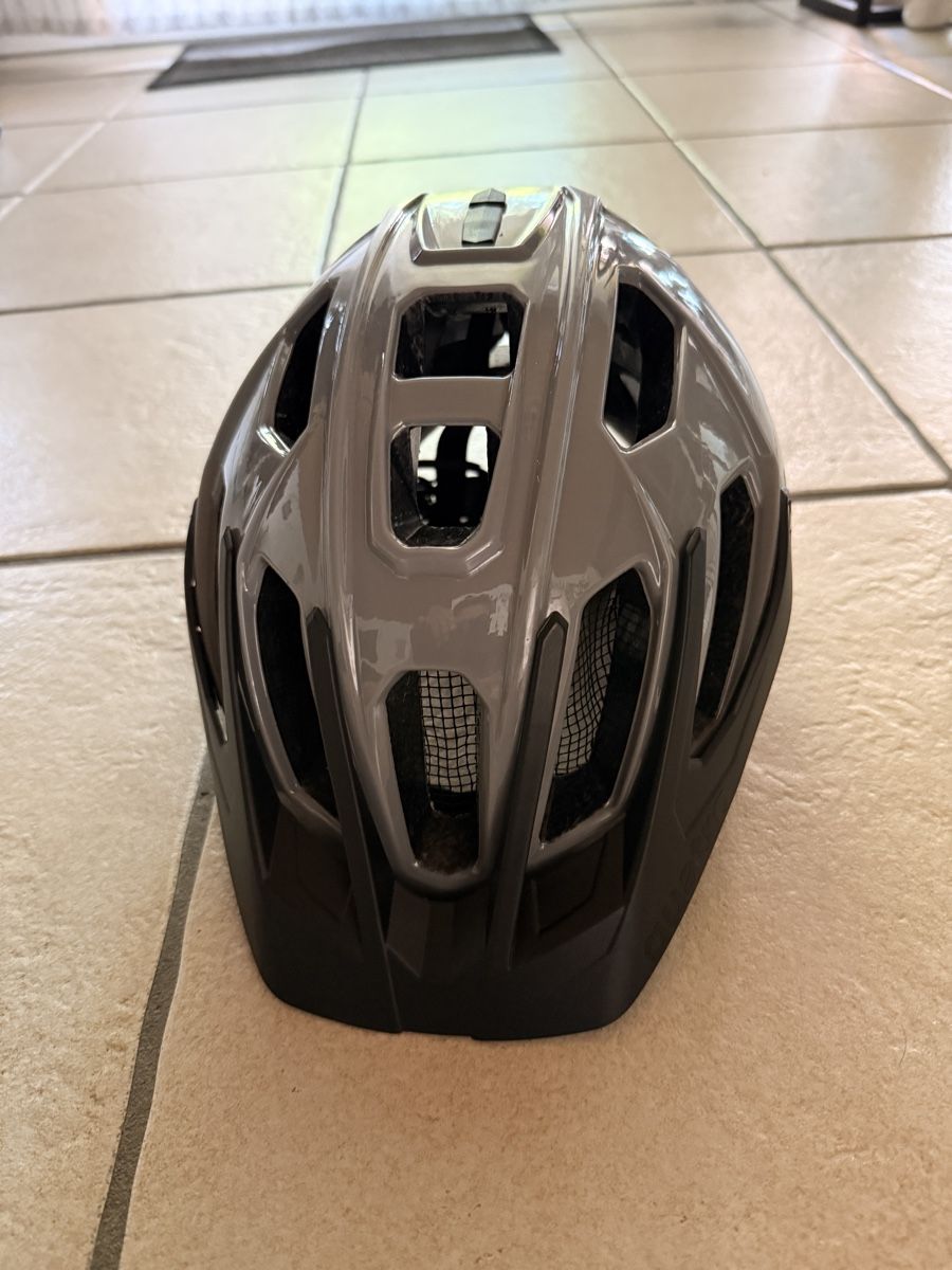 Uvex Caschi: Bike Helm Uvex Quatro – Usato da Cham venduto da carmenblacky 1