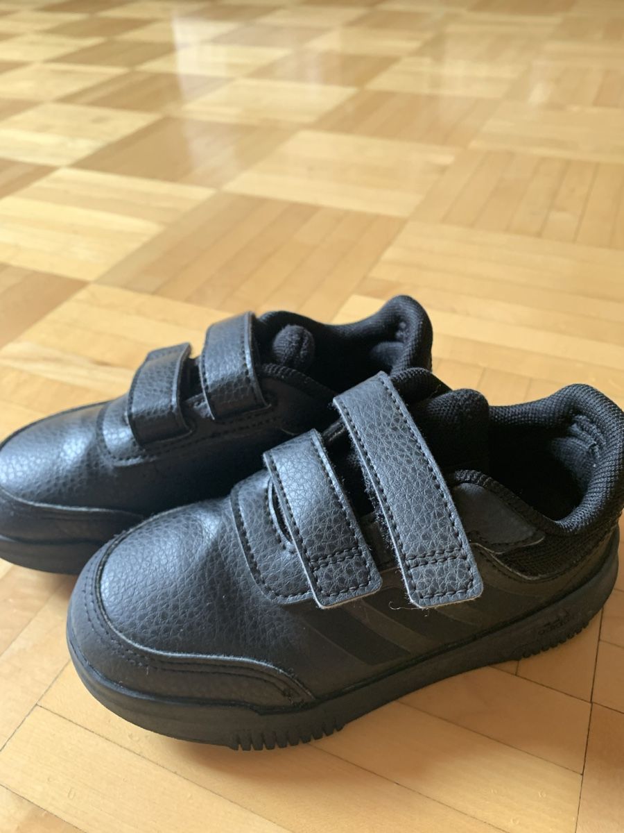 Adidas Scarpe da uomo: Black Adidas Sneakers, 26.5size, Velcro Closure. – Usato da La Croix de Rozon venduto da chr_f5wy 2