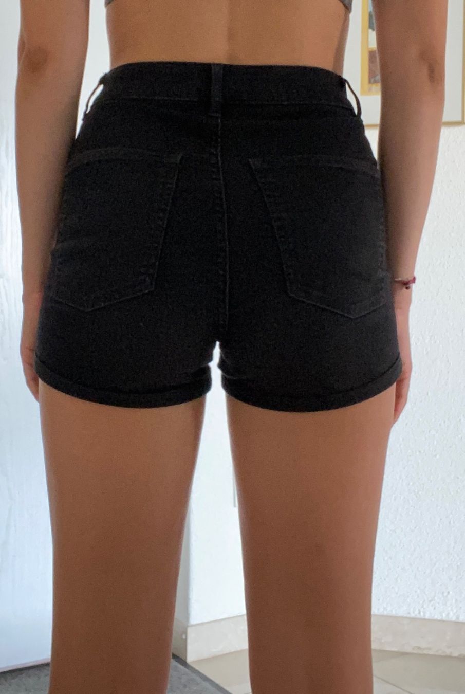 H&M Pantalons: Jeansshorts schwarz H&M 36 – D'occasion à Altendorf par am9j_nt 1