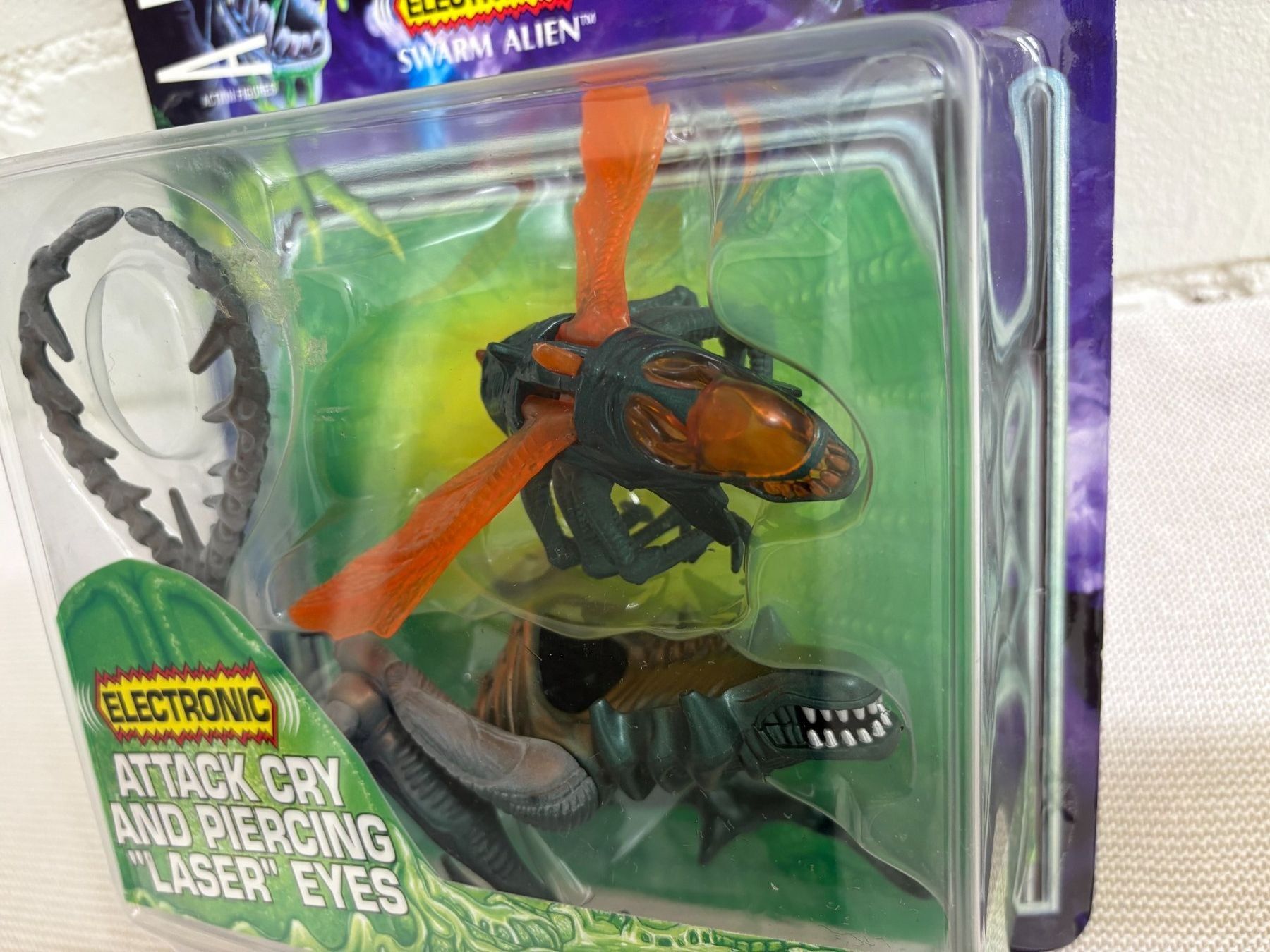 Figuren: NEU Electronic Swarm Alien Action Figur Vintage 1994 – Neu und originalverpackt aus Ottenbach von TimelessEmotions.