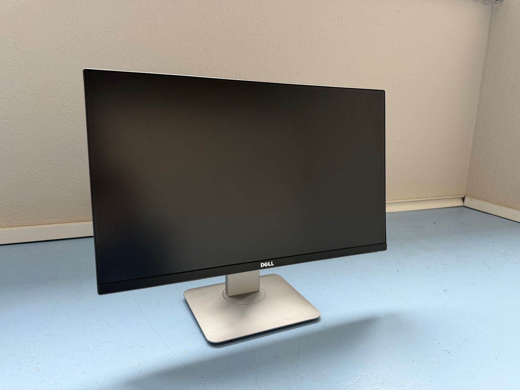 Dell Monitor: Dell LCD Monitor – Usato da Zürich venduto da mar_hs6l