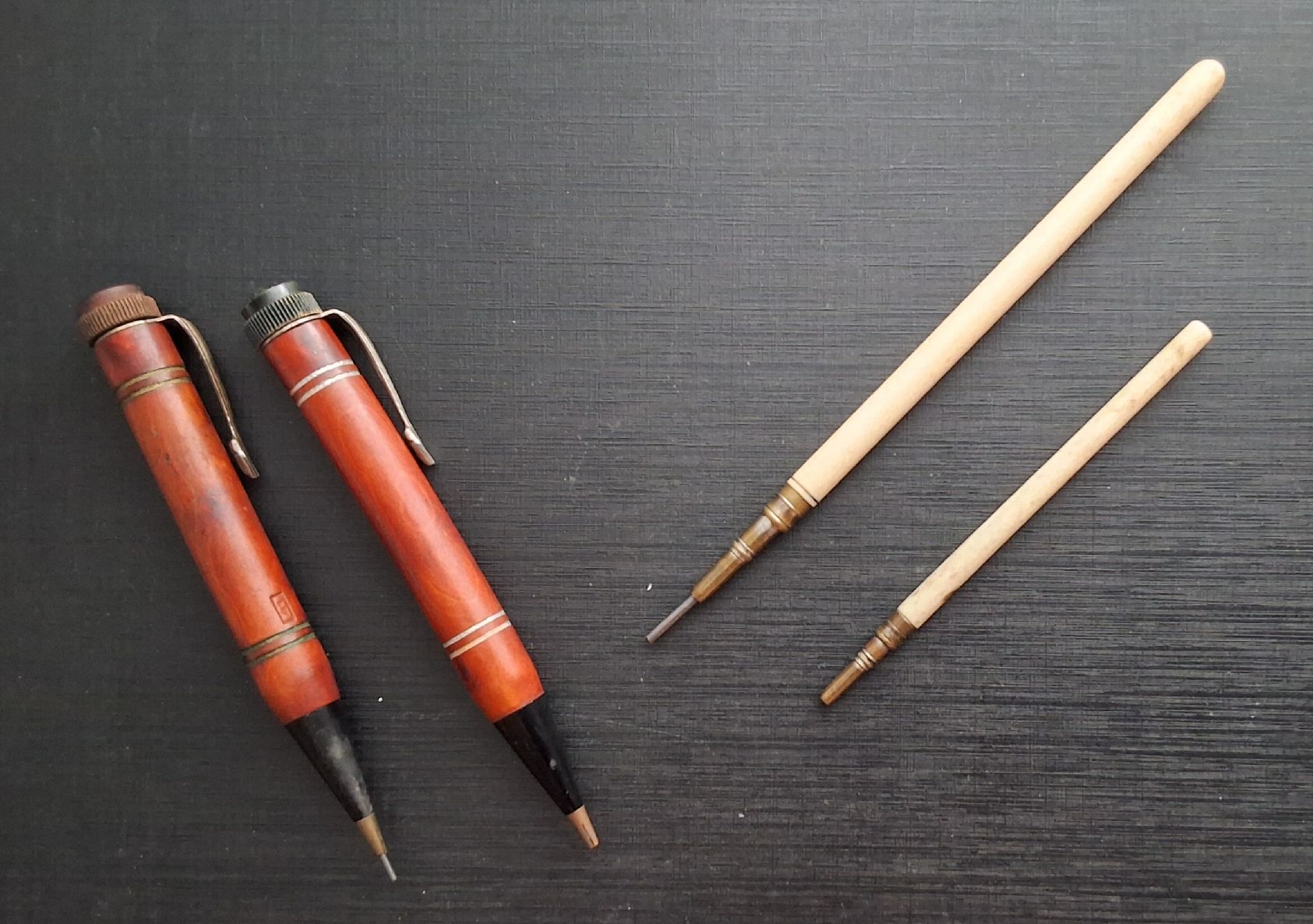 Crayons, crayons de couleur & craies: 4 antike Minen(blei)stifte – Défectueux à Oftringen par Waltereg 5