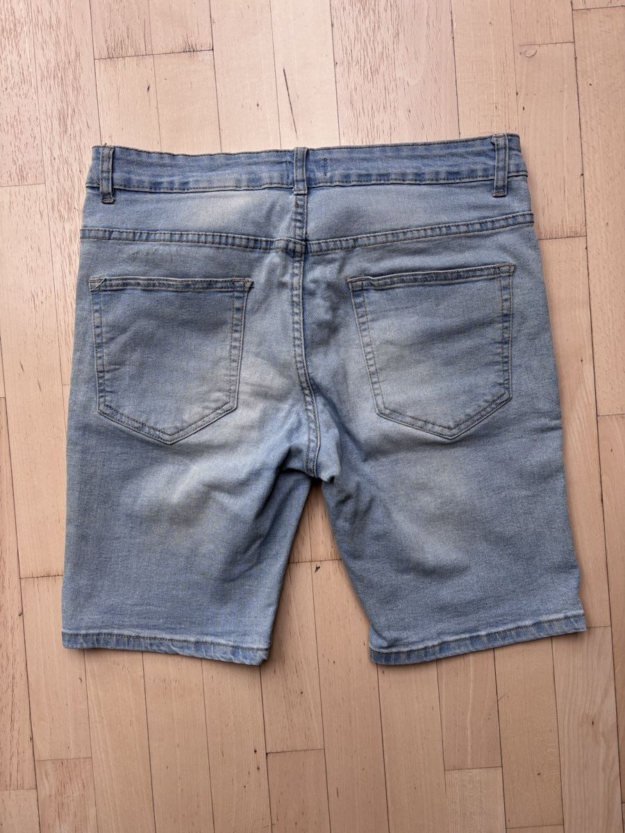 Jeans: Men's Light Blue Denim Shorts - Size 32 – Gebraucht aus Zürich von Grothschild 1
