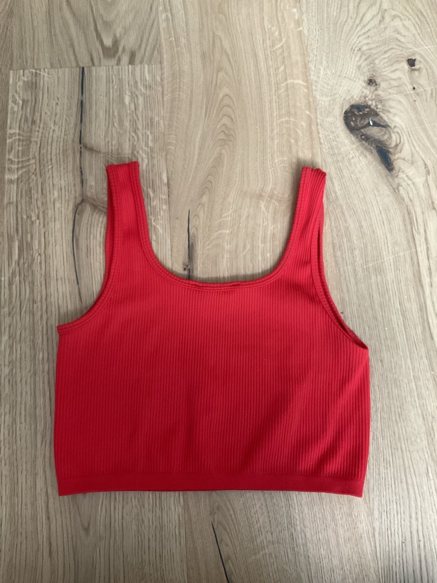 Top: Red Ribbed Crop Top - Perfect for Summer! Size Small – Usato da Baar venduto da ju0_pcy5 2