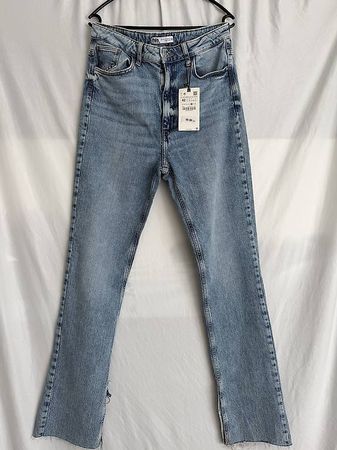 Neue ZARA Jeans mit Schlitzsaum