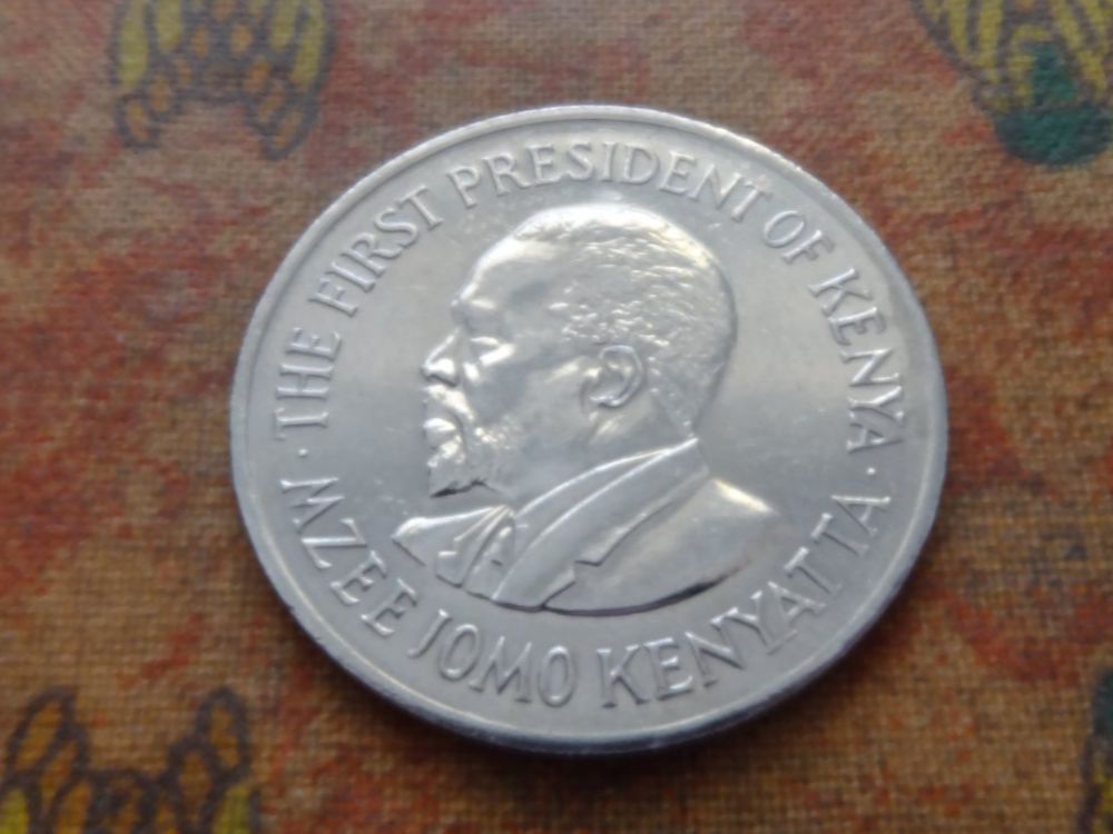 Toutes les monnaies: KENYA   1  Shiling   1973 – D'occasion à Romanel-sur-Lausanne par Swift13 1