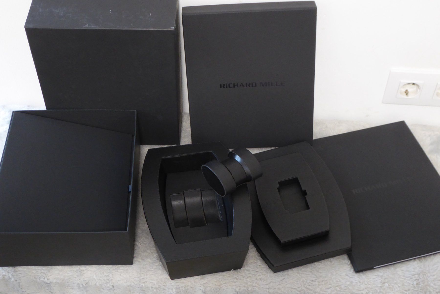 Richard Mille Altro per la casa: Richard Mille box for watch with folder – Nuovo (secondo la descrizione) da Geneve venduto da adr_xk6n 7