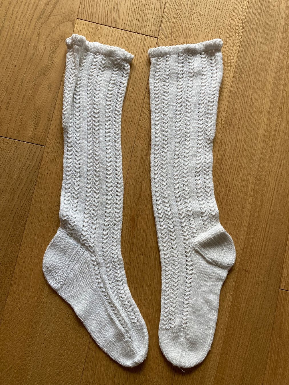 Calze: Süsse, gestrickte weisse Kniestrümpfe – Nuovo (secondo la descrizione) da Grüt (Gossau ZH) venduto da Air8k3m 1