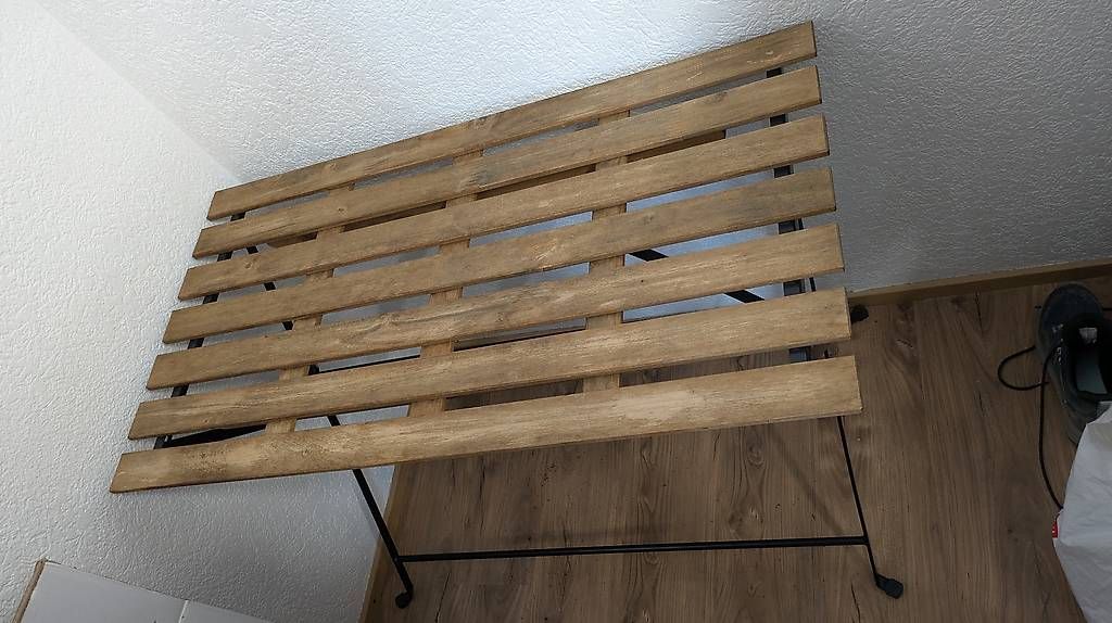 Tables: Balkon -Tisch mit 2 Stühlen – D'occasion à Breitenbach par ani_tc2l