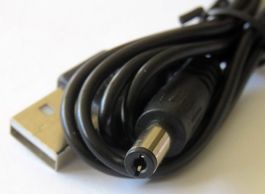 Ladekabel 1m: USB A Typ zu Rundhohlstecker 5,5x2,1 (2,5) mm