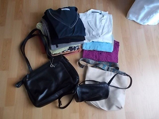 Kleiderpakete: Ueberraschungs Kleiderpaket Gr.40 – Gebraucht aus Chexbres von indi03