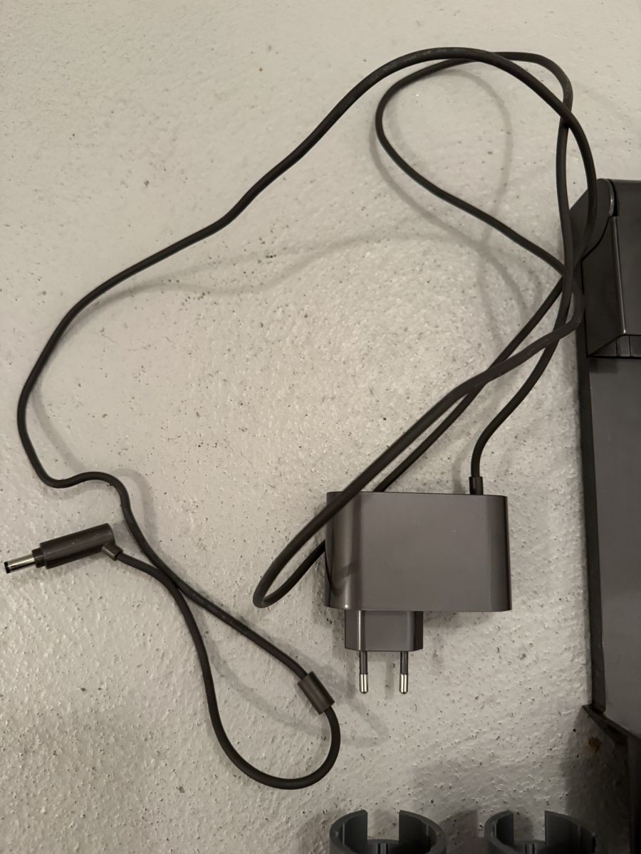 Dyson Aspirateurs & Accessoires: Dyson Staubsauger Ladestation mit Kabel – D'occasion à Oberaach par P...fatzer 3