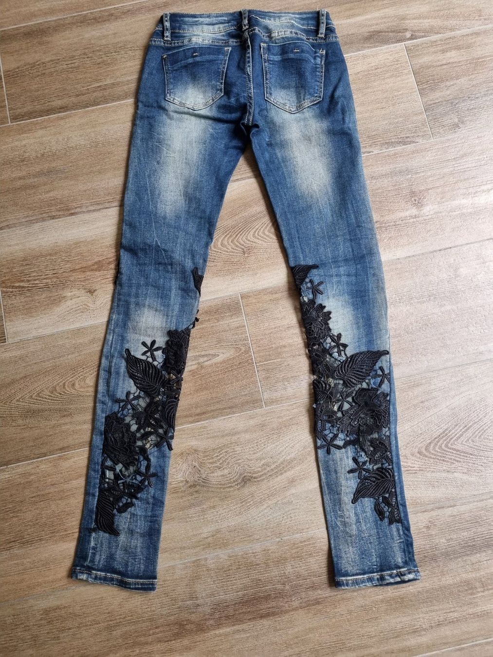 Jeans: Jeans mit schwarzen Spitze – Neu (gemäss Beschreibung) aus Uerkheim von Pod23 3