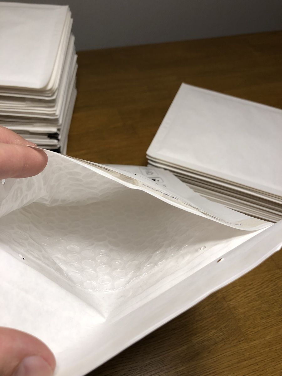 Buste & buste per spedizione: 10 Luftpolstertaschen, weiss, Format 14/D – Nuovo (secondo la descrizione) da Römerswil LU venduto da Icehead 2