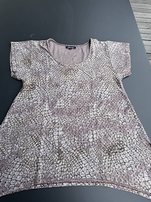 T-shirt: T-Shirt mit Schlangenoptik – Usato da Rudolfstetten venduto da krach