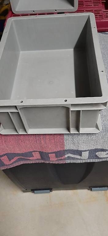 Recipients et similaires: Kunststoffboxen – D'occasion à Lupfig par Franzil