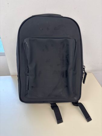 Schwarzer Rains Rucksack - Kein Versand