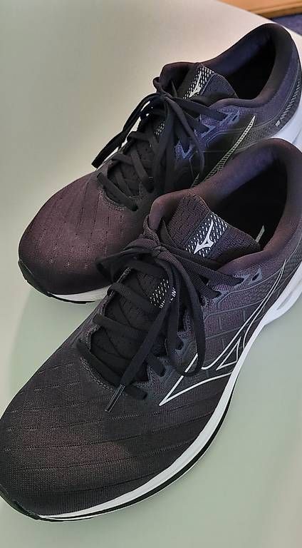 Scarpe da uomo: Mizuno Laufschuhe, Grösse 44 – Usato da Wangen SZ venduto da daslohntsich
