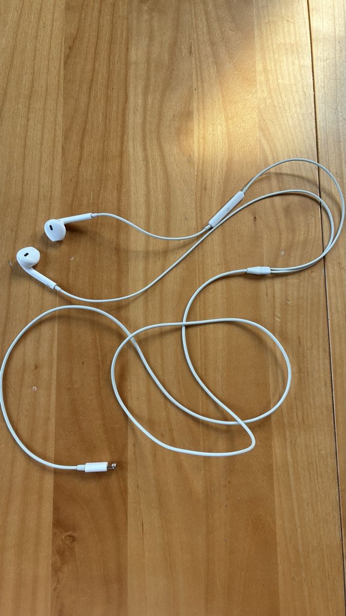 Apple Cuffie: Apple EarPods Lightning-Anschluss – Usato da Bern venduto da jojoo.e