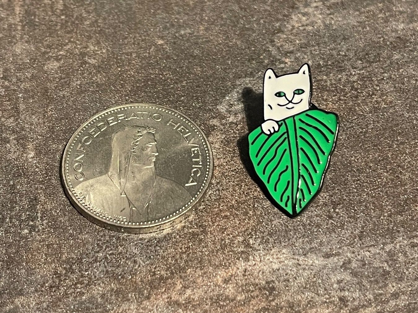 Plaquettes & Badges: Ripndip Cat leaf Pin – D'occasion à Biel/Bienne par bas_c8yf 1