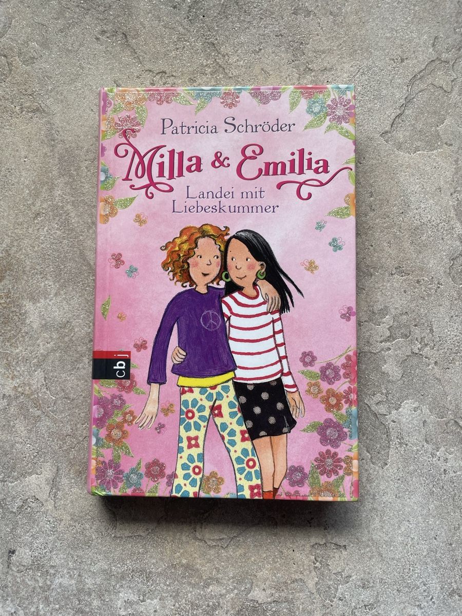 Libri: Mädchenbuch "Milla & Emilia" Landei mit Liebeskummer – Usato da Schnottwil venduto da MysticWitch