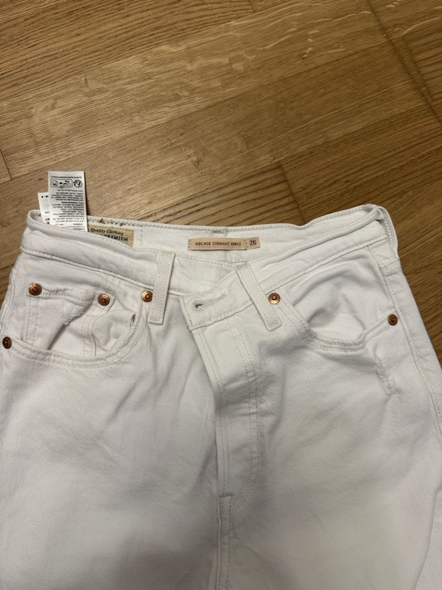 Levi's Jeans: Levis Ribcage – Usato da Luzern venduto da LauraLynnMeier 2