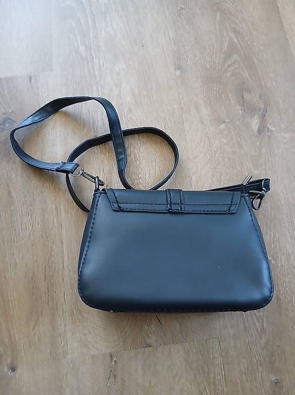Taschen für Damen: Umhängetasche – Gebraucht aus Grächen von jan_9wyc 1
