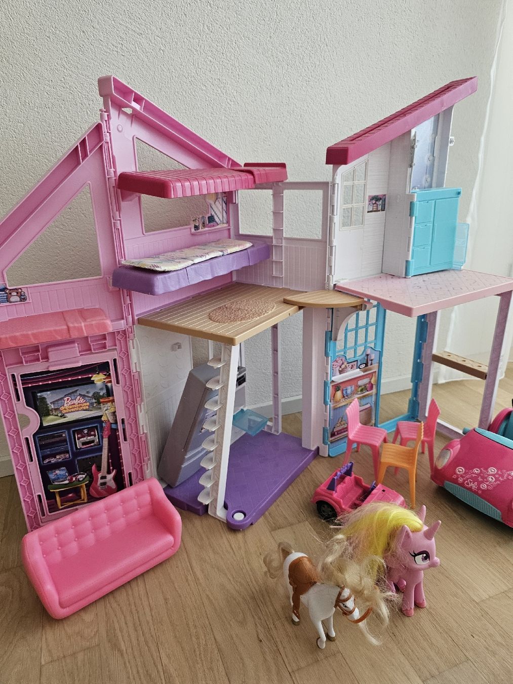 Giocattoli: Barbiehaus mit Zubehör – Usato da Uznach venduto da 8Cori8 1