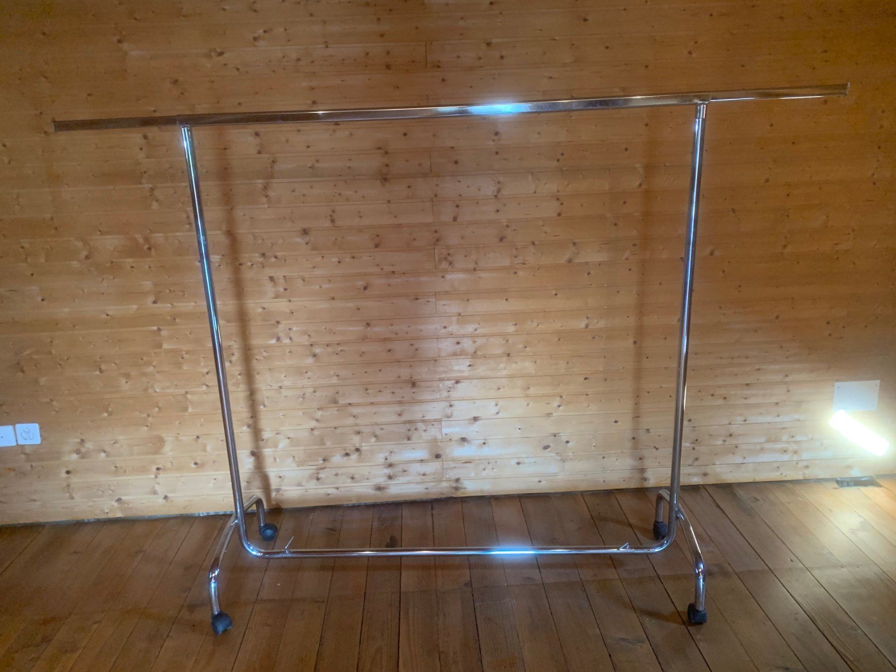 Altro in Decorazioni & Accessori: Kleiderständer / Ladenqualität aus Chrom – Usato da Untersiggenthal venduto da Ophus 1
