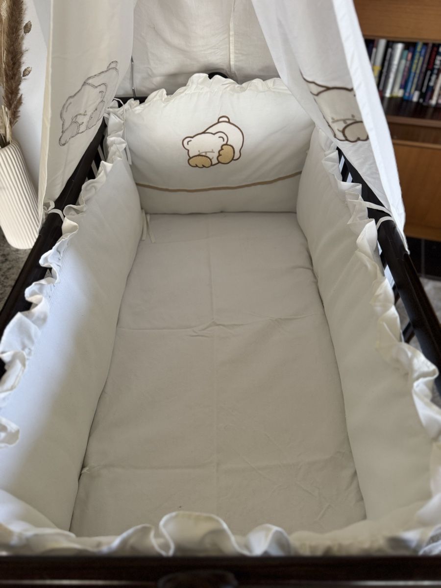 Letti: Baby Crib in Dark Wood – Usato da Bergdietikon venduto da NathalieC02 2