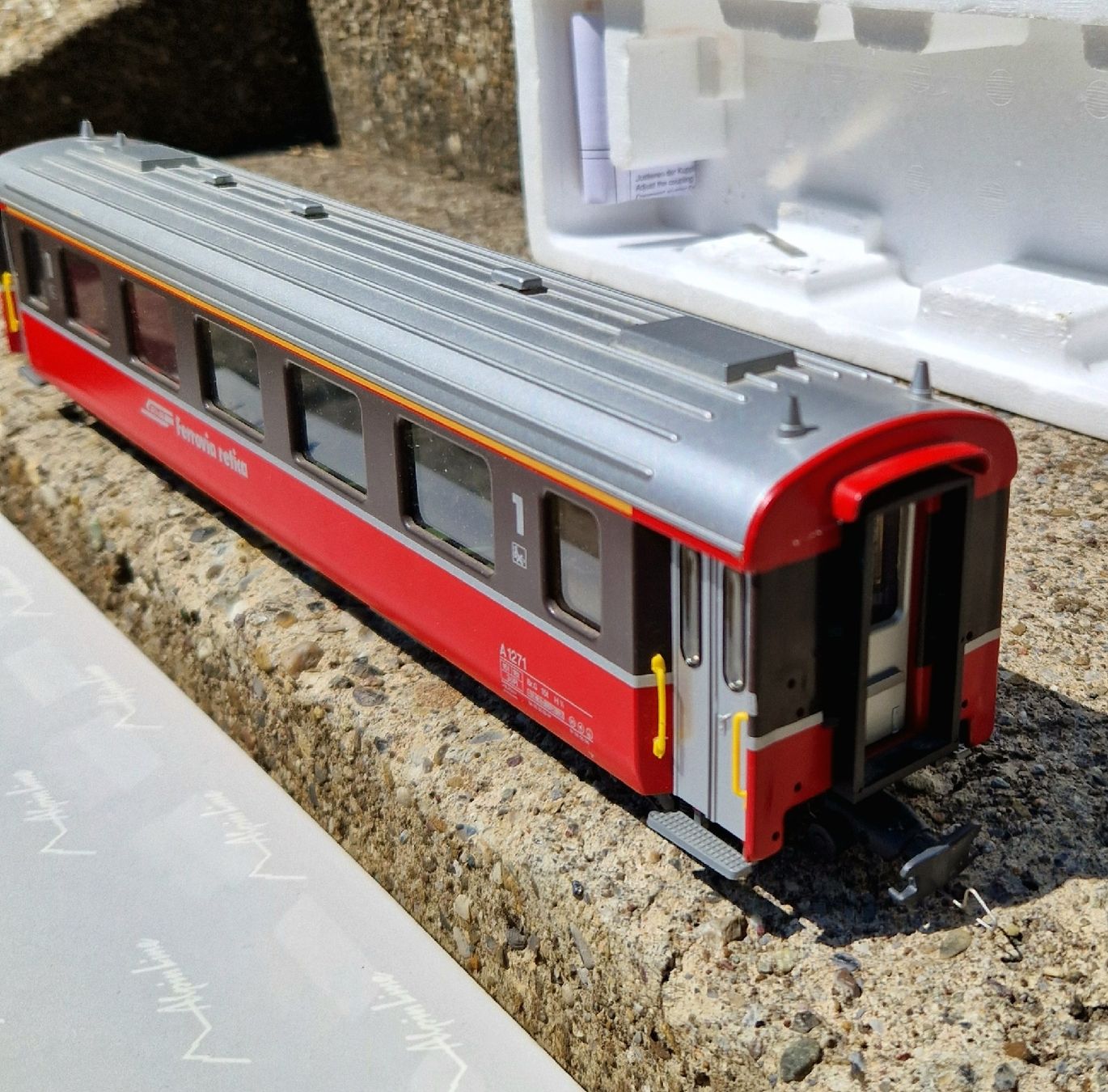 Roco Modelleisenbahnen: Roco Alpine Line Spur 0m RHB Wagen – Gebraucht aus Jona von CPeti 1