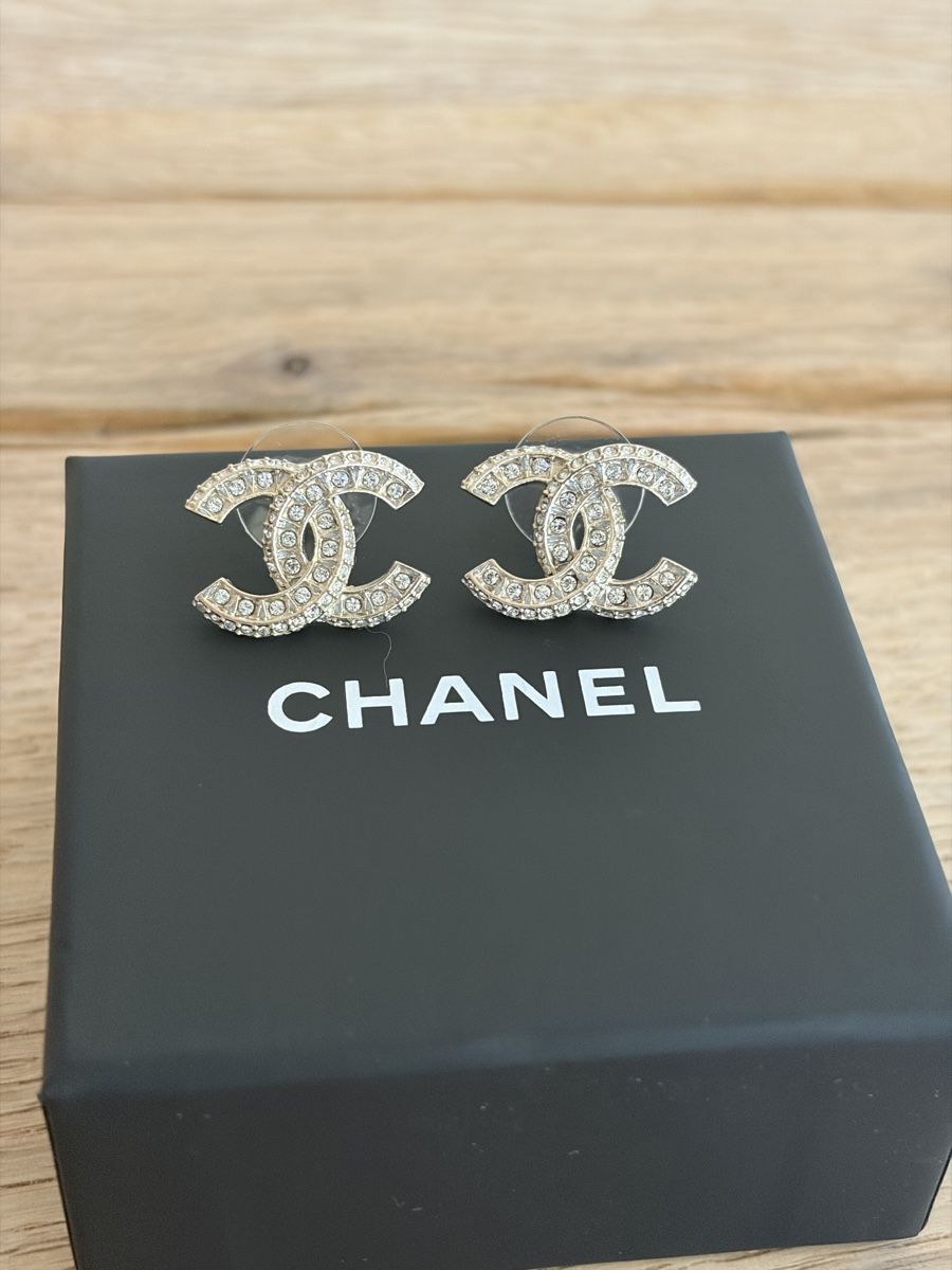 Chanel Orecchini pendenti & Orecchini a lobo: Chanel Crystal CC NEU – Nuovo e nell'imballaggio originale da Riehen venduto da VB_CH85