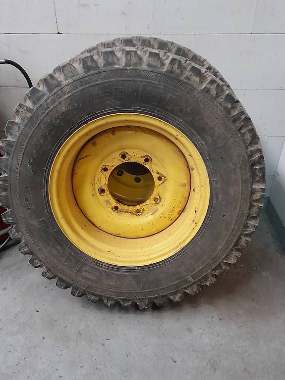 Pneumatici & Ruote complete: Nokian Räder mit Spikes zu John Deere – Usato da Ufhusen venduto da Bamuf