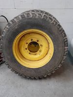 Nokian Räder mit Spikes zu John Deere